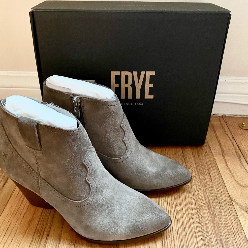 NWT Frye Suede Foots